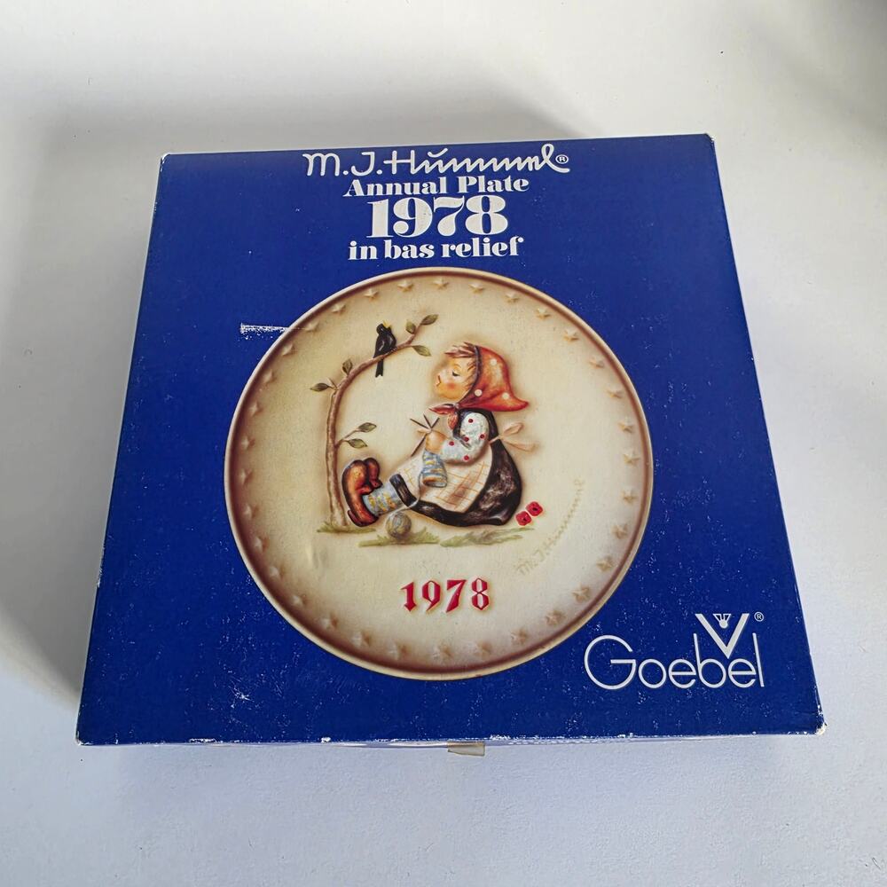 M.J. Hummel Goebel 1978 8th Annual Plate Hum 271 Porcelain w Original Box